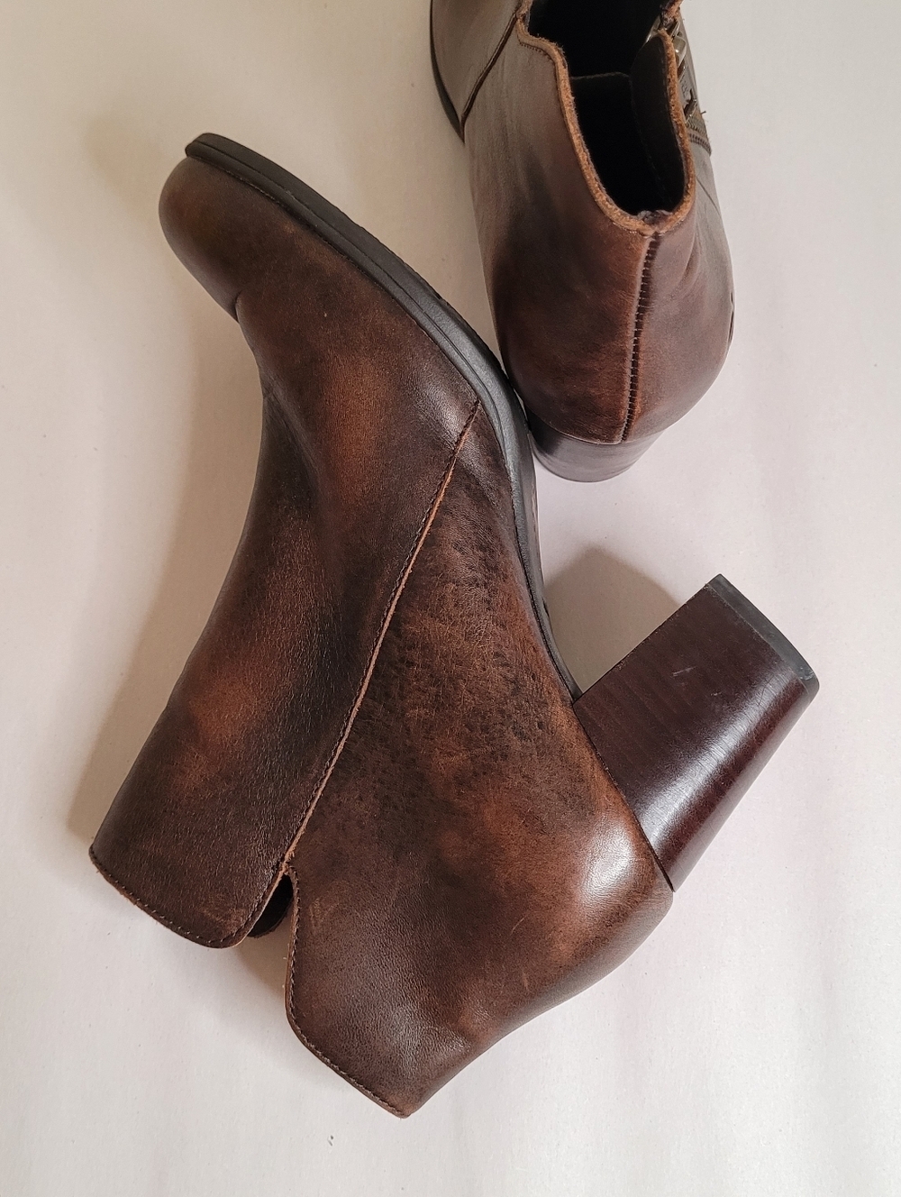 Born Brown Leather Booties 7.5 - Picture 8 of 10